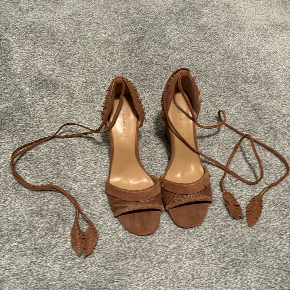 Brand new Banana Republic lace up suede wedges